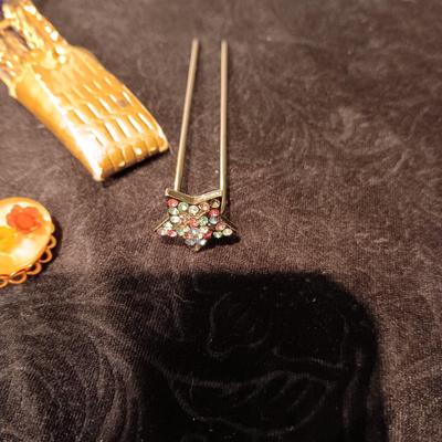 HAT PINS, FANCY PEN AND PENCIL IN A CASE AND STICK PINS