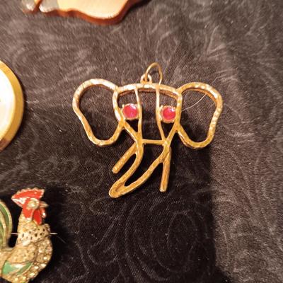 FUN PINS & PENDANTS