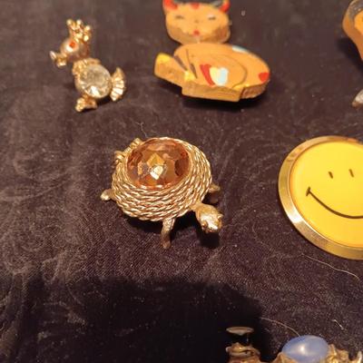 FUN PINS & PENDANTS