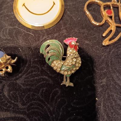 FUN PINS & PENDANTS