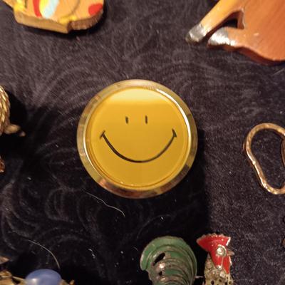 FUN PINS & PENDANTS