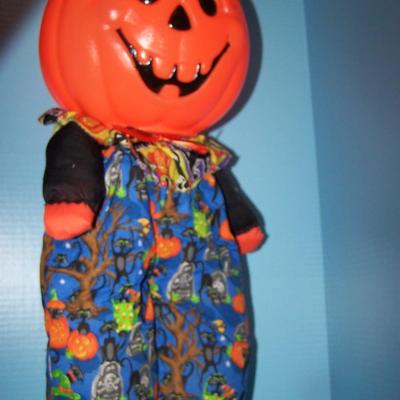 LOT 2 CUTE COLLECTABLE HALLOWEEN JOL(JACK O LANTERN) CANDY SITTER