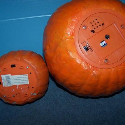LOT 4 GREAT HALLOWEEN JOL LIGHTED 1 TALKS BATTERY OPERATED