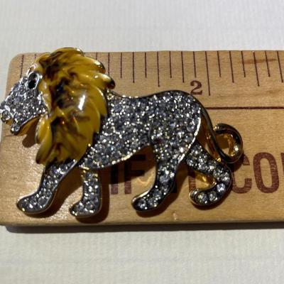 Vintage Rhinestone & Enamel Lion Fashion Pin/Brooch as Pictured.