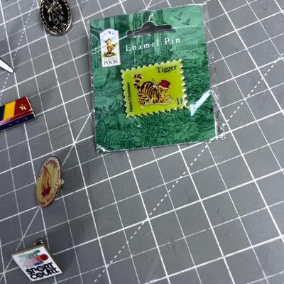 Mixed lot of Pins - Various 25 