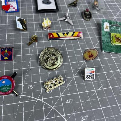 Mixed lot of Pins - Various 25 