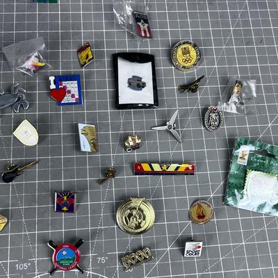 Mixed lot of Pins - Various 25 