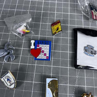 Mixed lot of Pins - Various 25 