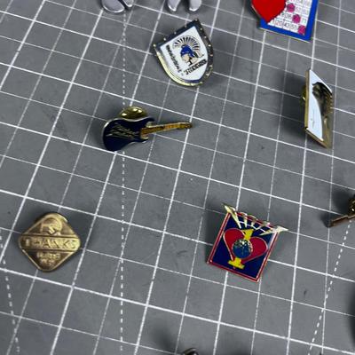 Mixed lot of Pins - Various 25 