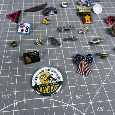Mixed lot of Pins - Various  