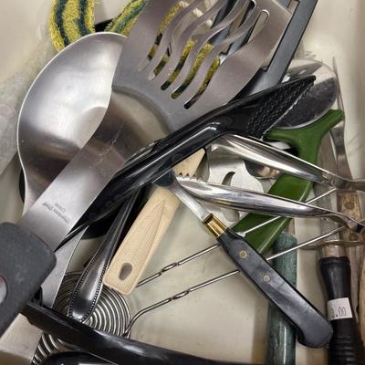 Cookbooks & wine stoppers, serving utensils