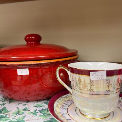 Red serving Dishes, Casserole glass pans, cups & Saucers