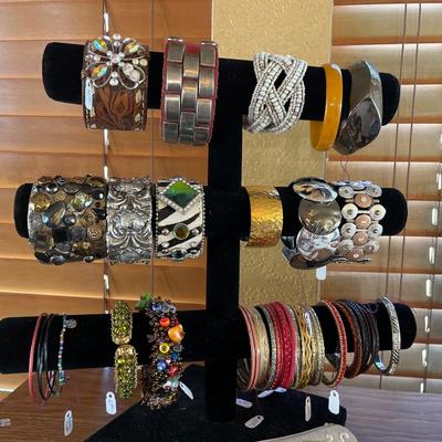 Jewelry Earring's & Purses, Necklaces Bracelets, purses