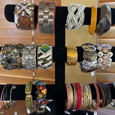 Jewelry Earring's & Purses, Necklaces Bracelets, purses