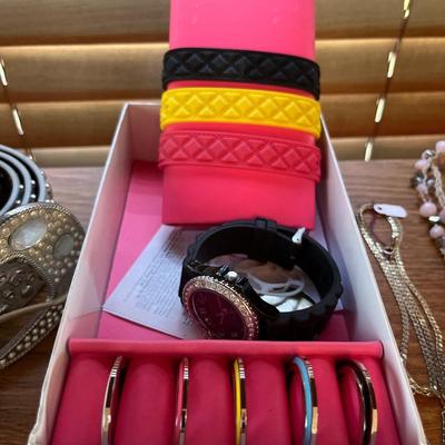 Jewelry Earring's & Purses, Necklaces Bracelets, purses