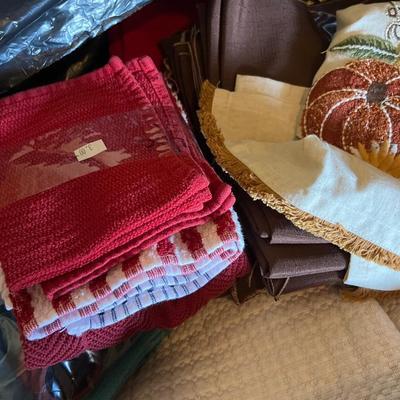 Linens Table cloths, dish towels, Placemats