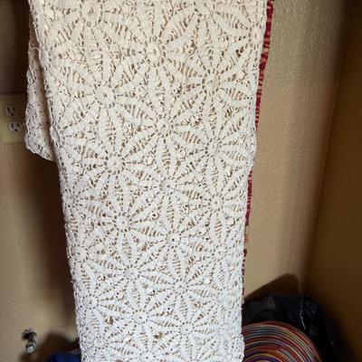 Linens Table cloths, dish towels, Placemats