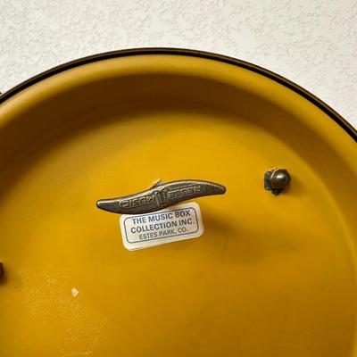 REUGE PORCELAIN MUSIC BOX (1)