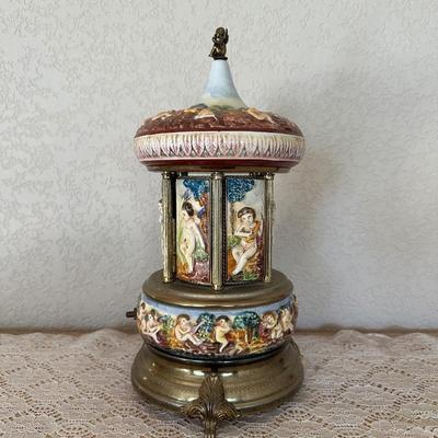 REUGE PORCELAIN MUSIC BOX (1)