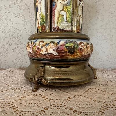 REUGE PORCELAIN MUSIC BOX (1)