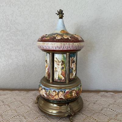 REUGE PORCELAIN MUSIC BOX (1)