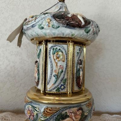 CAPODIMONTE MUSIC BOX LIPSTICK CIGARETTE HOLDER