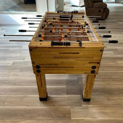 FULL SIZE FOOSBALL TABLE WITH EXTRA BALLS