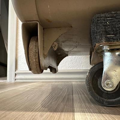 KEEP/SAFE COMBINATION FLOOR SAFE ON CASTERS (Has Combo)