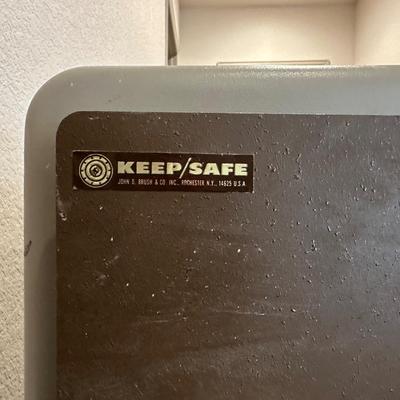 KEEP/SAFE COMBINATION FLOOR SAFE ON CASTERS (Has Combo)