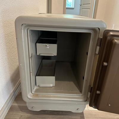 KEEP/SAFE COMBINATION FLOOR SAFE ON CASTERS (Has Combo)