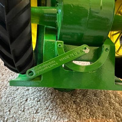 LARGE 1939 JOHN DEERE D DIE-CAST MODEL TRACTOR