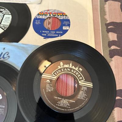 FATS DOMINO, LIONEL RICHIE AND MORE ON VINYL 45's