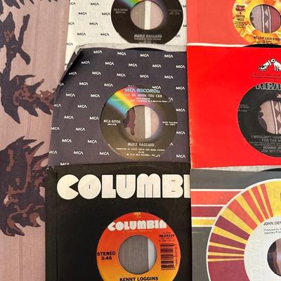COUNTRY WESTERN MUSIC ON VINYL 45's