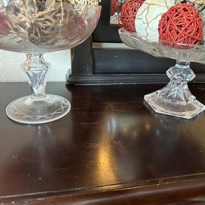 GLASS PEDESTAL BOWLS WITH DECORATIVE SPHERES