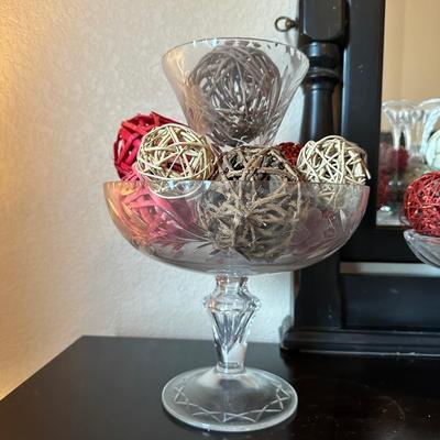 GLASS PEDESTAL BOWLS WITH DECORATIVE SPHERES