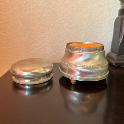 ANTIQUE MUSICAL FACE POWDER BOX
