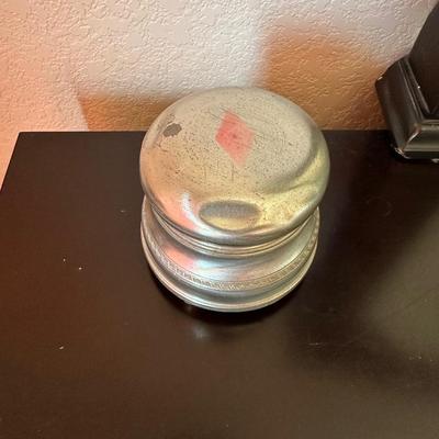 ANTIQUE MUSICAL FACE POWDER BOX