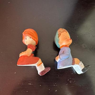 KISSING SALT AND PEPPER SHAKERS MADE IN JAPAN