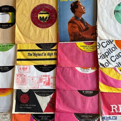 AN ASSORTMENT OF MUSIC ON VINYL 45's
