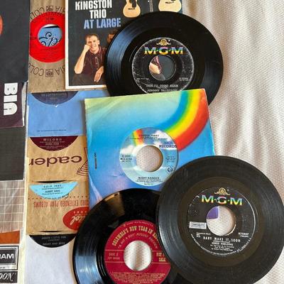 MUSIC ON VINYL 45's