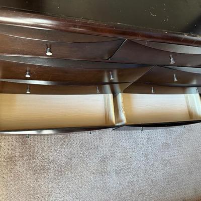 9 DRAWER DRESSER W/MIRROR