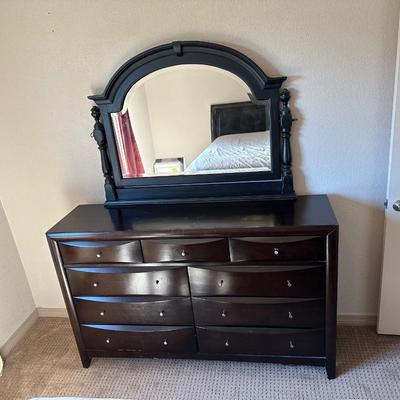 9 DRAWER DRESSER W/MIRROR