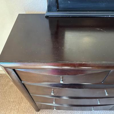 9 DRAWER DRESSER W/MIRROR