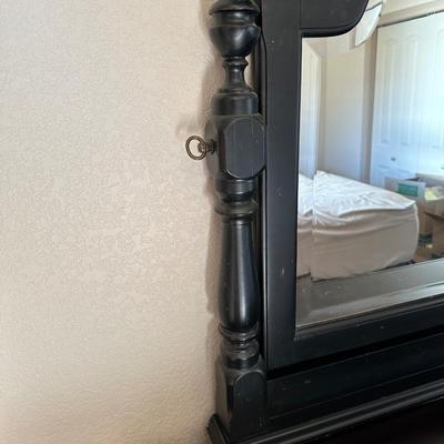 9 DRAWER DRESSER W/MIRROR