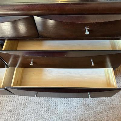 9 DRAWER DRESSER W/MIRROR