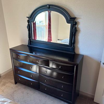9 DRAWER DRESSER W/MIRROR