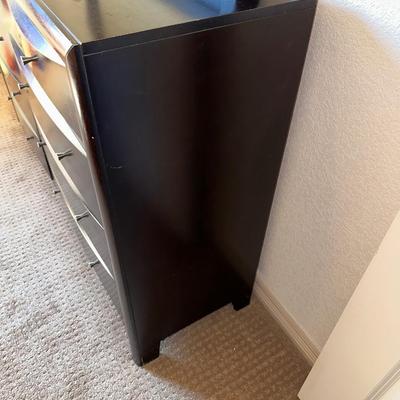9 DRAWER DRESSER W/MIRROR