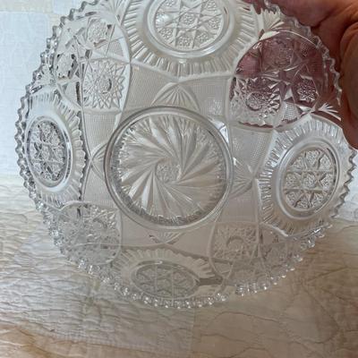 Glass sawtoothed dish
