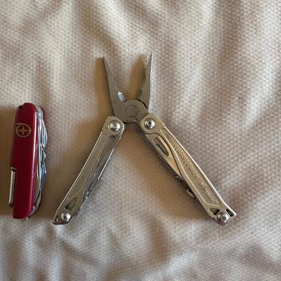 LEATHERMAN AND 2 SWISS ARMY KNIVES