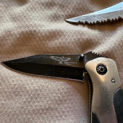 4 FOLDING KNIVES